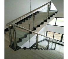 興平泰鑫鋼構工程不銹鋼欄桿的應用