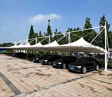興平泰鑫鋼構：膜結構停車棚是如何施工？